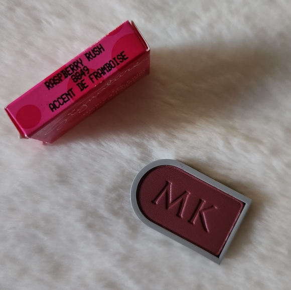 🆕️MK- Raspberry Rush Eyeshadow - Picture 4 of 6